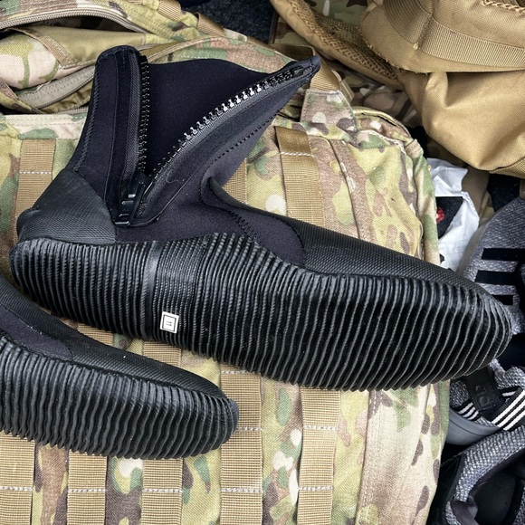 CRESSI DIVE BOOTS *LIKE NEW CONDITION* - Picture 2 of 6